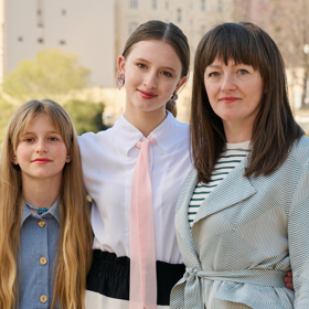 „Věřím, že se na Ukrajinu jednou vrátíme,“ říká Halyna Prokopyshyn, která se svými dcerami utekla do Prahy před válkou na Ukrajině
