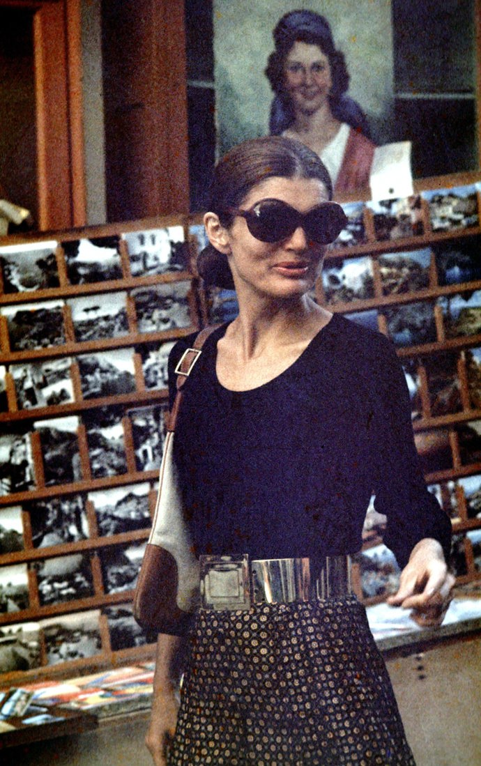 1970

V tomto outfitu si Jackie užívala rodinnou dovolenou na Capri.
