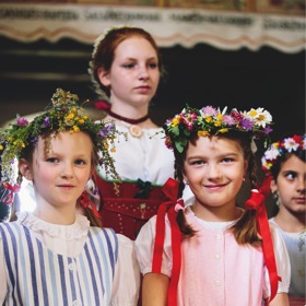 Družičky božítělového procesí

