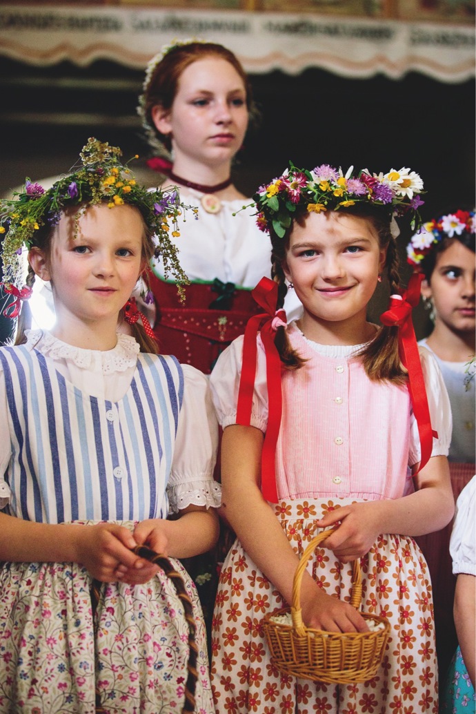 Družičky božítělového procesí
