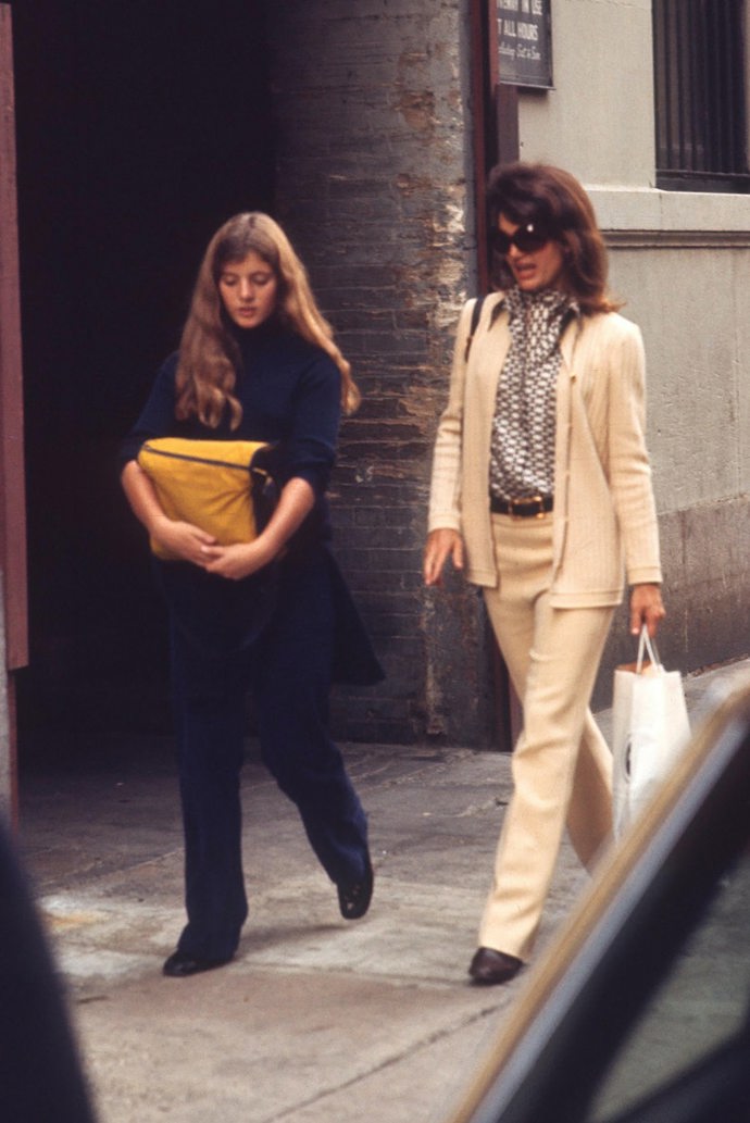 1971

Na procházce se svou dcerou Caroline v New Yorku.
