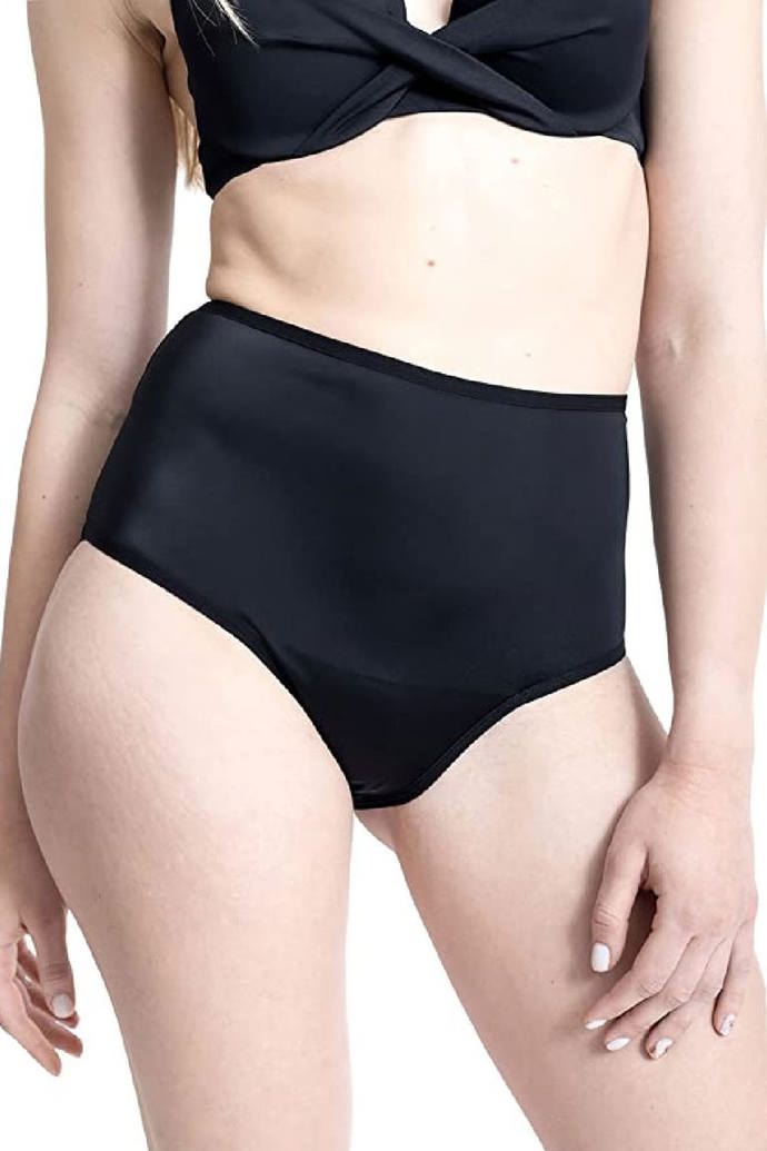Černé nepropustné plavky od SAVVI WEAR.
Černé nepropustné plavky od SAVVI WEAR.