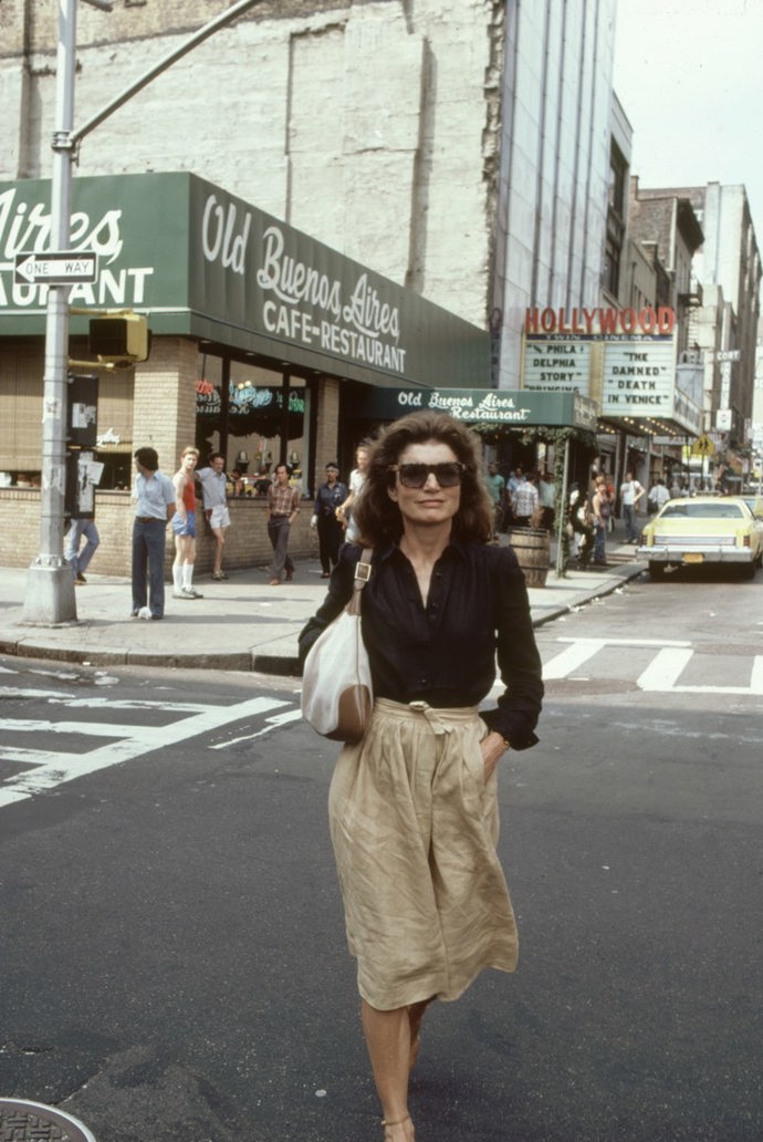 1981

Outfit, který bychom si bez zaváhání oblékly i v roce 2022.
