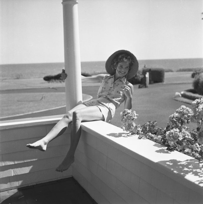 1953

Fotografie z doby, kdy Jackie byla ještě Jacqueline Bouvier.
