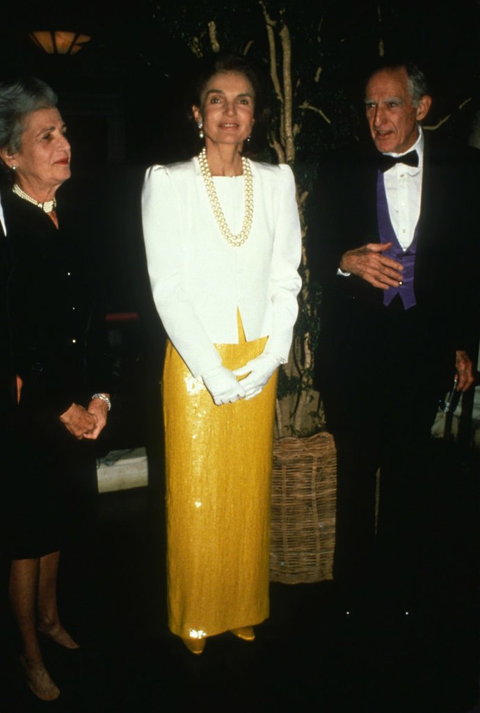1989

Na konci 80. let si Jackie Kennedy oblíbila pampeliškově žlutou barvu.
