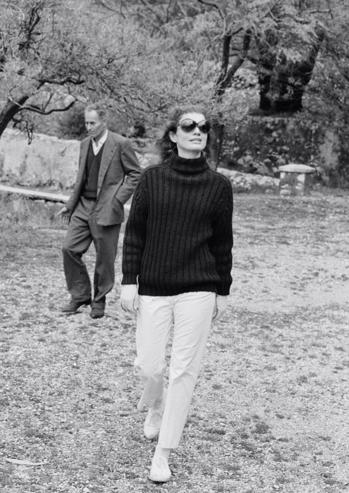 1968

Jackie Kennedy při návštěvě ostrova Madouri.
