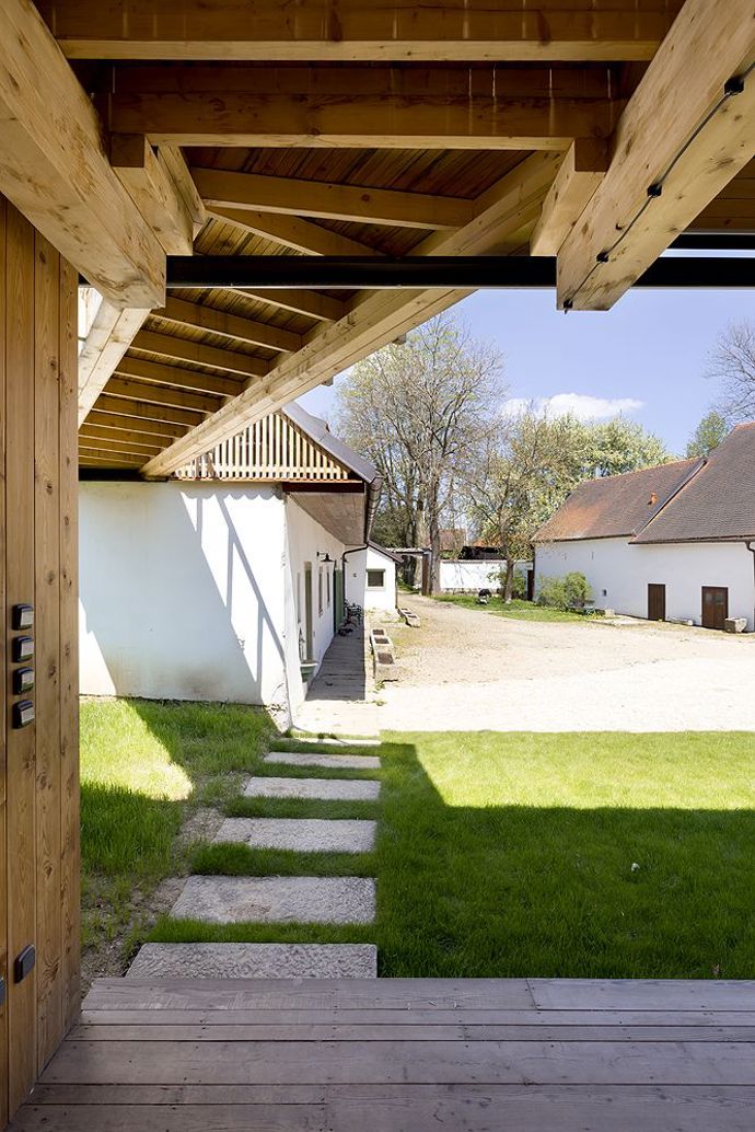 Proměnit zanedbané stavení v místo, kde bude rodina trávit volný čas i se zbytkem příbuzných a s jejich přáteli. Tak znělo zadání pro architekty ze studia a1architects, které splnili na jedničku.
Proměnit zanedbané stavení v místo, kde bude rodina trávit volný čas i se zbytkem příbuzných a s jejich přáteli. Tak znělo zadání pro architekty ze studia a1architects, které splnili na jedničku.