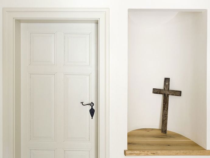 Proměnit zanedbané stavení v místo, kde bude rodina trávit volný čas i se zbytkem příbuzných a s jejich přáteli. Tak znělo zadání pro architekty ze studia a1architects, které splnili na jedničku.
Proměnit zanedbané stavení v místo, kde bude rodina trávit volný čas i se zbytkem příbuzných a s jejich přáteli. Tak znělo zadání pro architekty ze studia a1architects, které splnili na jedničku.