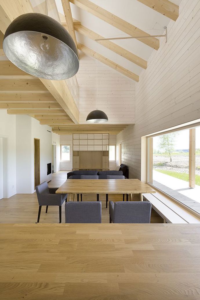 Proměnit zanedbané stavení v místo, kde bude rodina trávit volný čas i se zbytkem příbuzných a s jejich přáteli. Tak znělo zadání pro architekty ze studia a1architects, které splnili na jedničku.
Proměnit zanedbané stavení v místo, kde bude rodina trávit volný čas i se zbytkem příbuzných a s jejich přáteli. Tak znělo zadání pro architekty ze studia a1architects, které splnili na jedničku.
