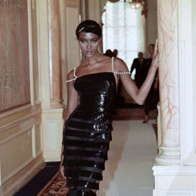 Naomi Campbell na módní přehlídce Chanel v roce 1996.
