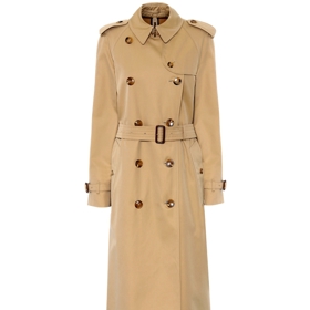 Trenčkot, Burberry (prodává Mytheresa.com), od 47 000 Kč
