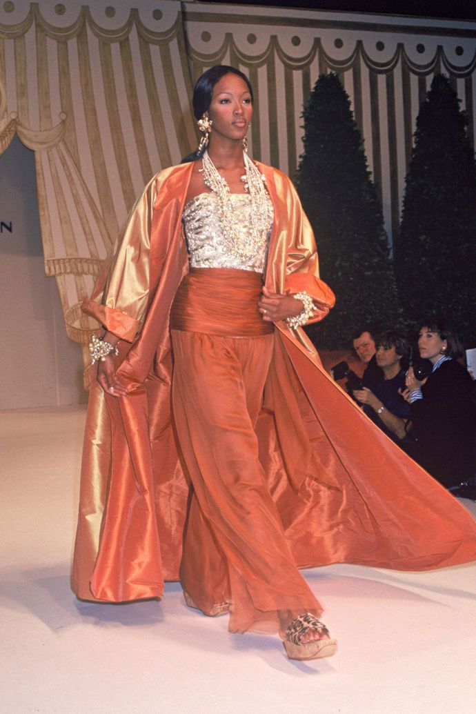 Naomi Campbell na přehlídce Versace v roce 1993.
