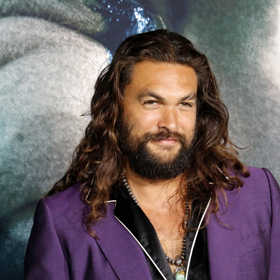 Jason Momoa ztvárnil roli Ronona Dexe v seriálu Hvězdná brána: Atlantida, kde pro jeho postavu byly typické těžké dredy. Ty si však nechal během páté série odstranit kvůli bolestem hlavy.
