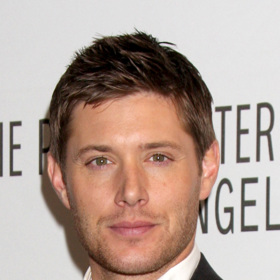 Jensen Ackles oslavil letos v březnu 44 let. Na svůj věk vypadá stále skvěle, dámy však mají smůlu. Herec je od roku 2010 ženatý s herečkou Danneel Harris.
