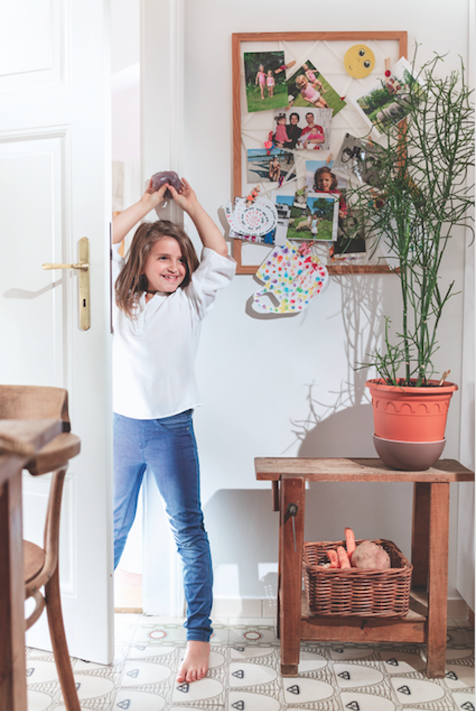 Starý dům v židovské čtvrti v Teplicích má neuvěřitelný genius loci. Designérka Pavla Kirschner ho podpořila rustikálním stylem a vzkříšením nádherné původní dlažby.
Starý dům v židovské čtvrti v Teplicích má neuvěřitelný genius loci. Designérka Pavla Kirschner ho podpořila rustikálním stylem a vzkříšením nádherné původní dlažby.