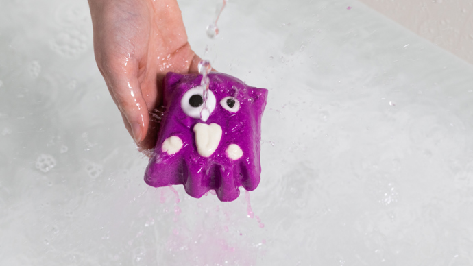 Worry Monster, Koupelová pěna, Lush 200 Kč/ks
Worry Monster, Koupelová pěna, Lush 200 Kč/ks