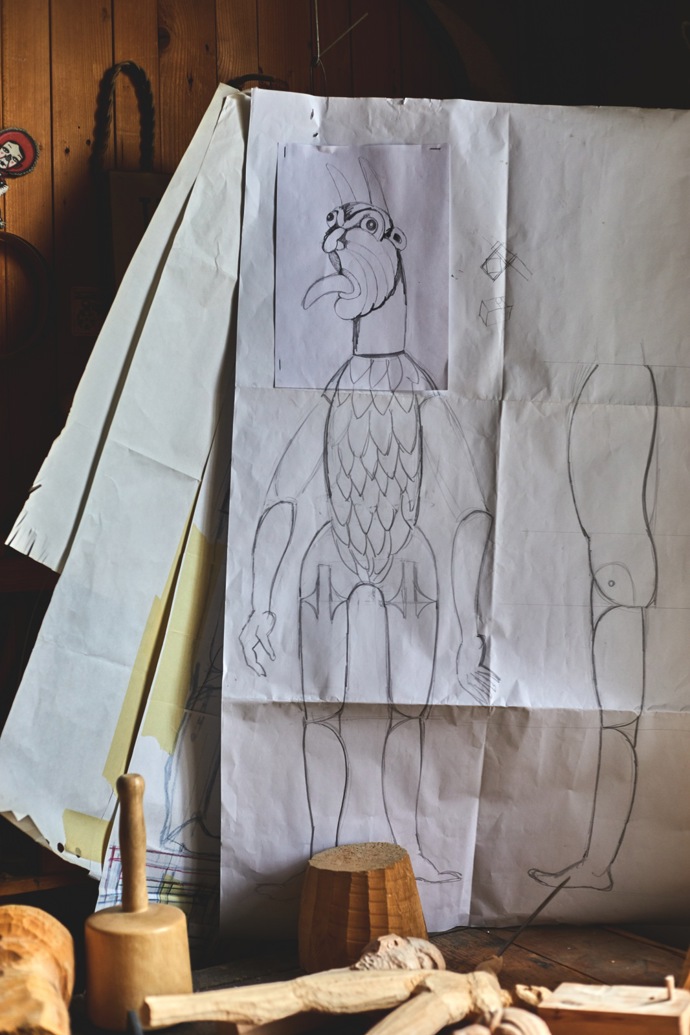 Na začátku scénograf navrhne podobu loutky

