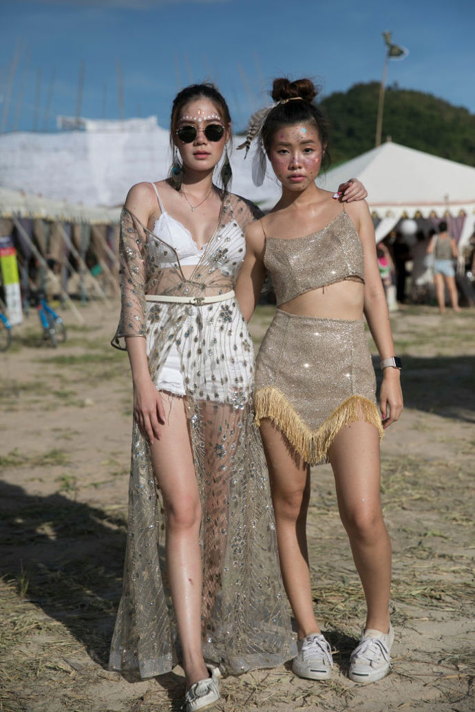 Na festival můžete klidně vyrazit v outfitu, na který byste jindy třeba neměla odvahu.
