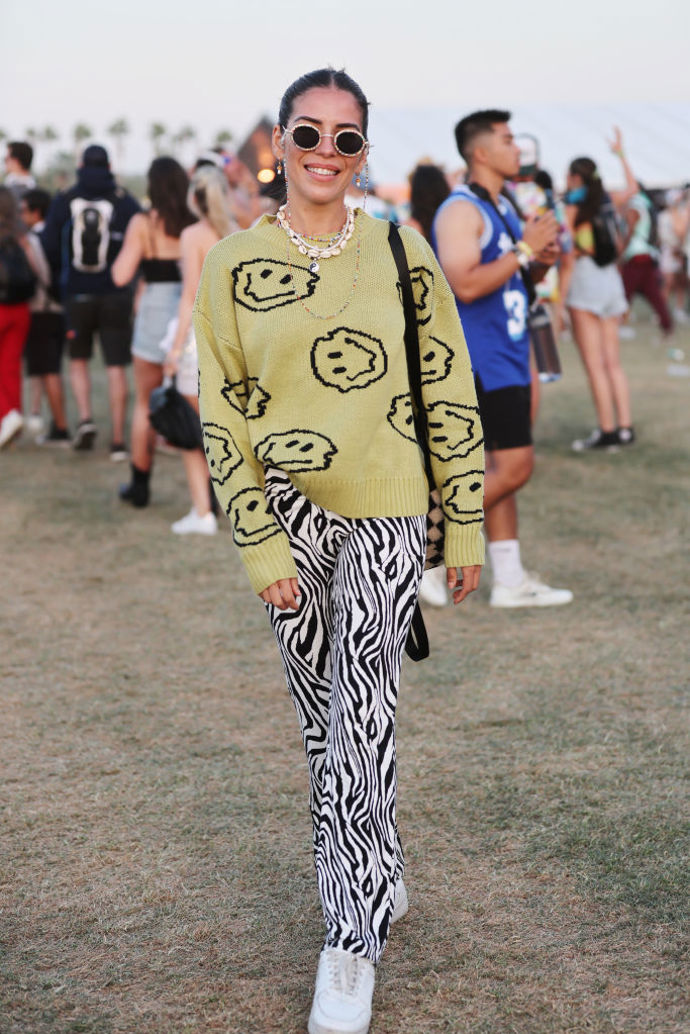 Na chladnější večery se na festivaly může hodit i slabší svetr.
