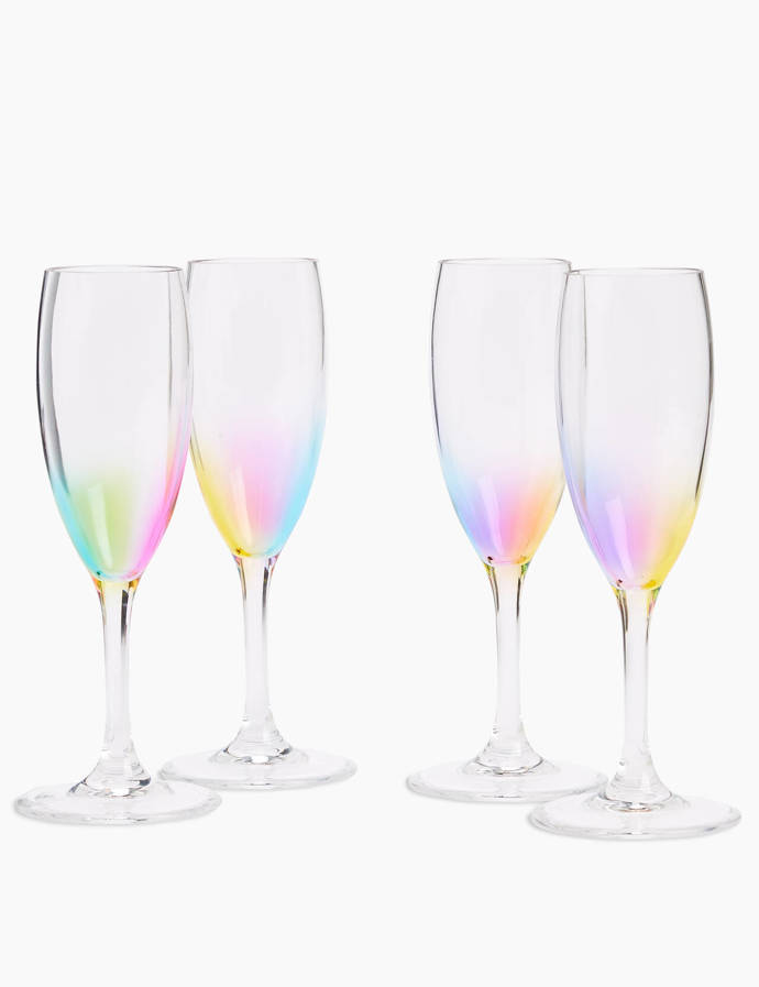 Duhové sklenice na sekt jsou "must have" pro každý piknik. Prodává Marks & Spencer, 569 Kč.
