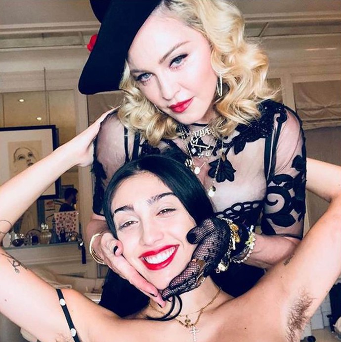 Geny své slavné matky Madonny její dcera Lourdes Ciccone Leon určitě nezapře. Věnuje se ale spíše modelingu.

