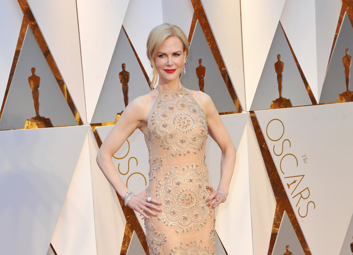 Známá herečka Nicole Kidman opustila svou školu v Austrálii, když jí bylo 16, aby se mohla začít naplno věnovat herectví.
