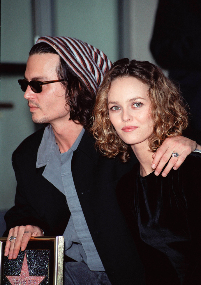 Johnny Depp s partnerkou Vanessou Paradise, se kterou má dvě děti.
