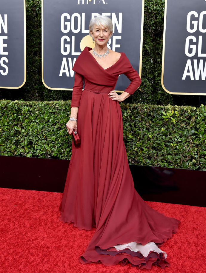 V rudých šatech Helen Mirren zazářila na předávání Zlatých glóbů v roce 2020.
V rudých šatech Helen Mirren zazářila na předávání Zlatých glóbů v roce 2020.