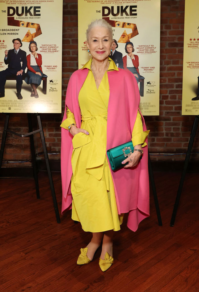Výrazné barvy Helen Mirren sluší.
Výrazné barvy Helen Mirren sluší.