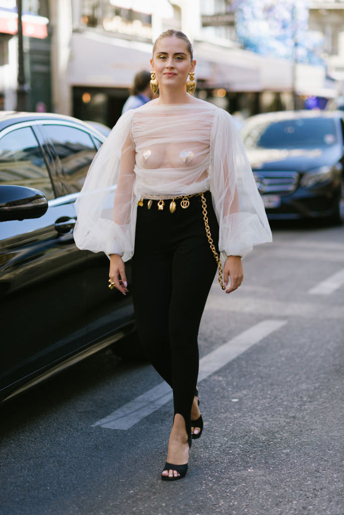 Valentina Ferragni v odvážném Schiaparelli outfitu.
