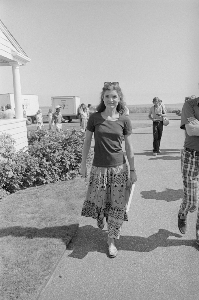 1980

Jackie na setkání příbuzných a členů rodiny Kennedy.

