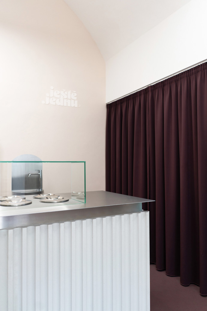Galerie: Zmrzlinárna Ještě Jednu Galerie: Zmrzlinárna Ještě Jednu