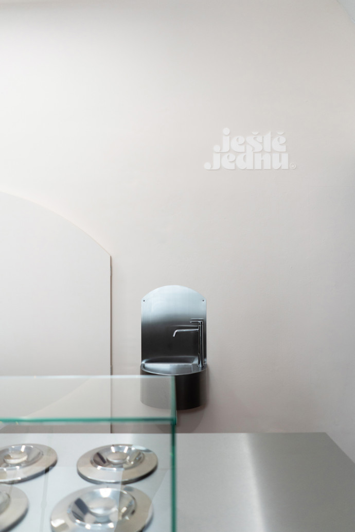 Galerie: Zmrzlinárna Ještě Jednu Galerie: Zmrzlinárna Ještě Jednu