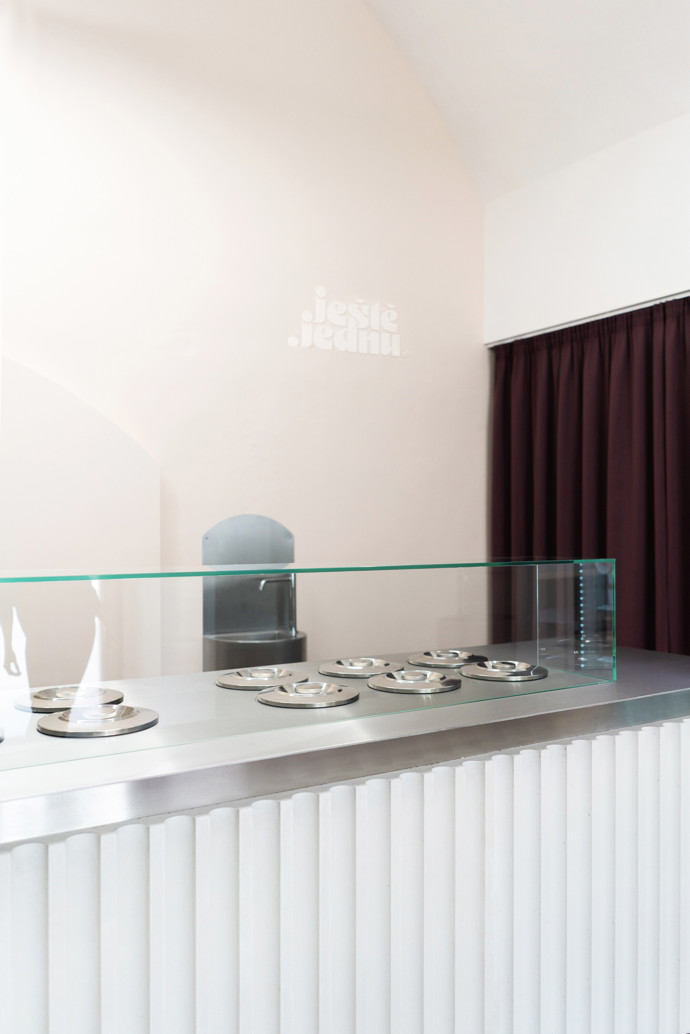 Galerie: Zmrzlinárna Ještě Jednu Galerie: Zmrzlinárna Ještě Jednu