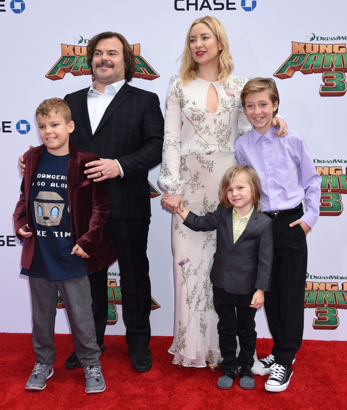 Kate Hudson patří mezi propagátorky genderové rovnosti ve výchově. Ve výchově proto přistupuje stejně jako ke svým dvěma starším synům také ke své nejmladší dceři Rani. Ta podle ní ale nyní projevuje velice ženskou energii.
