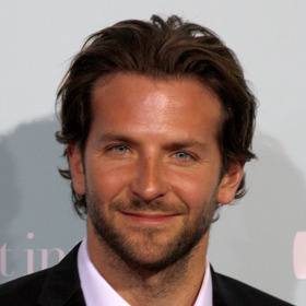 Bradley Cooper se stále neusadil.
