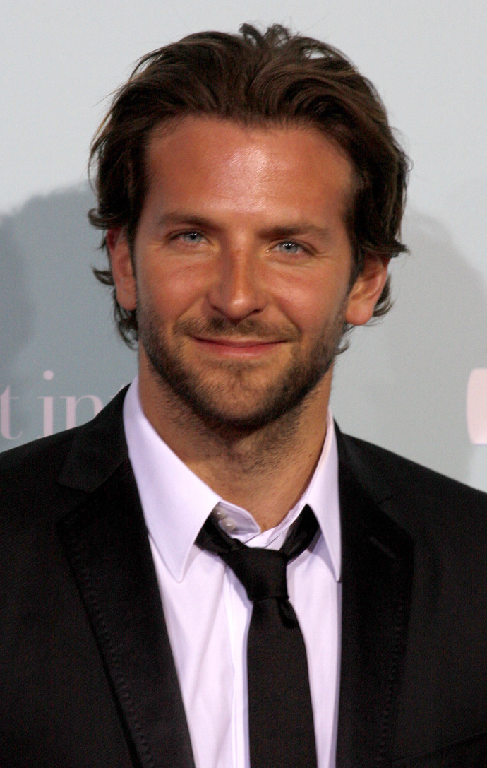 Bradley Cooper se stále neusadil.
Bradley Cooper se stále neusadil.