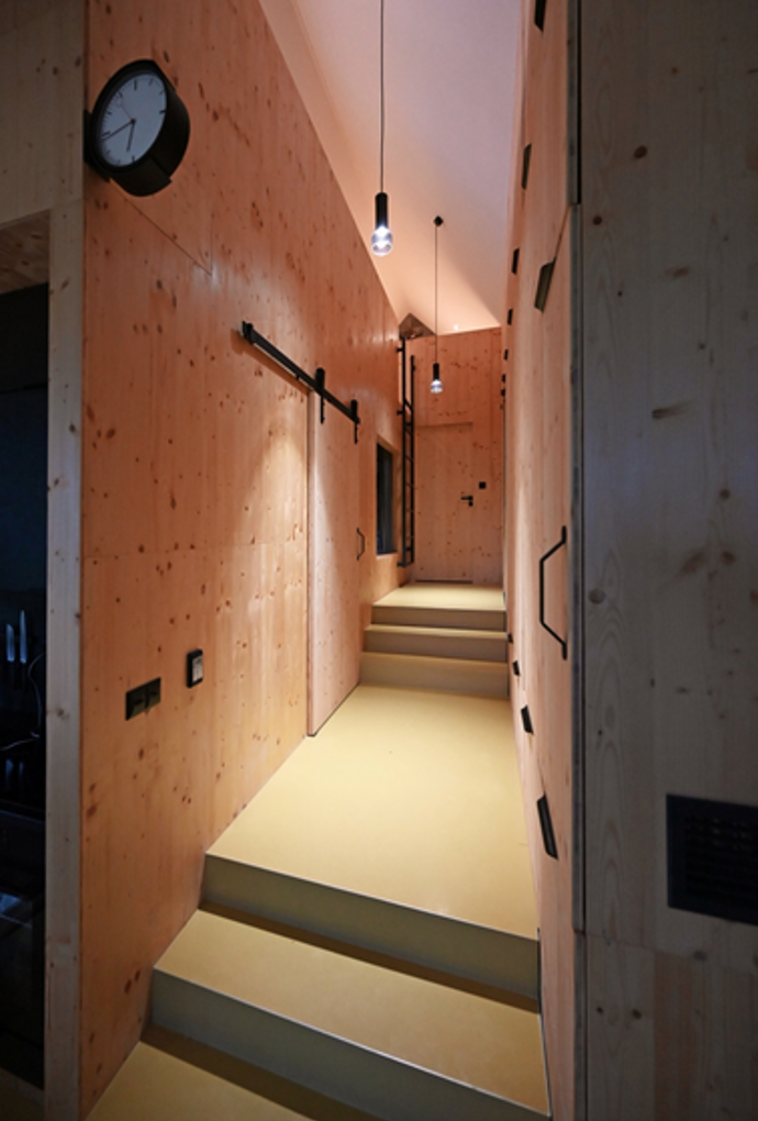 Galerie: Plechovka s dřevěným srdcem