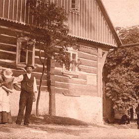 Historické foto původního hostince
