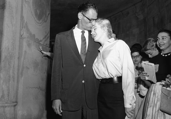 Marilyn s manželem, spisovatelem a dramatikem Arthurem Millerem. Jejich manželství trvalo 5 let.
