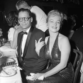 Arthur Miller

Srdce Marilyn Monroe si získal také spisovatel Arthur Miller, který si herečku vzal v červnu 1956. Po svatbě se manželé přestěhovali na Long Island, kde toužili založit rodinu. Bohužel, Marilyn Monroe v srpnu 1957 potratila. Arthur Miller ale věděl, že pro Marilyn je hnacím motorem práce, a tak ji podporoval ve výběru zajímavých rolí. Dokonce se proslýchá, že díky němu Marilyn kývla na roli ve filmu Někdo to rád horké, za kterou získala Zlatý glóbus. Ani toto manželství netrvalo věčně, pár se rozvedl v lednu 1961. Proslýchalo se, že manželství ztroskotalo kvůli démonům, se kterými Marilyn bojovala. 
