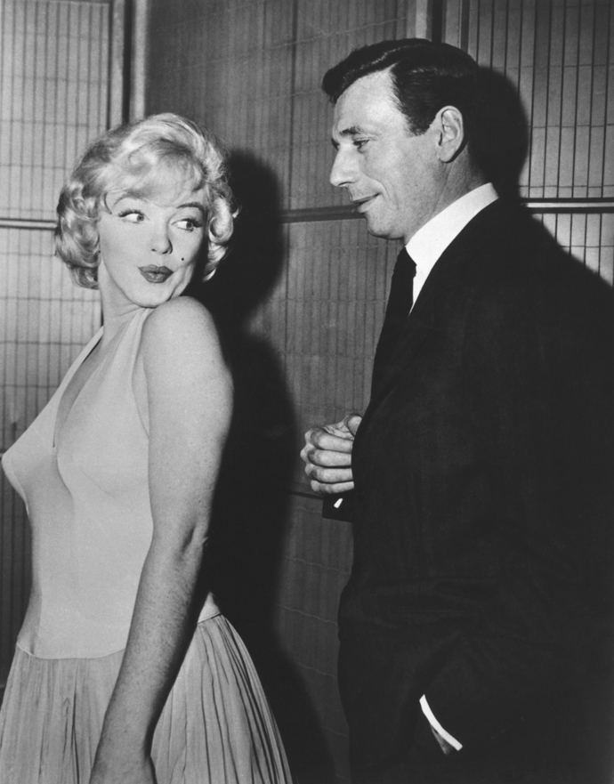 Yves Montand

Na počátku 60. let Marilyn Monroe potkala francouzského herce Yvese Montanda, a to při natáčení filmu Let‘s Make Love. Dvojice se do sebe rázem zamilovala a nikomu na place neuniklo, že mezi nimi proudí skutečná chemie. Celou situaci ale „komplikovala“ skutečnost, že Yves Montand měl ve Francii manželku. I když to chvilku vypadalo, že dá přednost Marilyn, nakonec jejich románek ukončil a vrátil se ke své ženě. 
