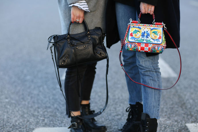 Balenciaga City Bag (vlevo)
