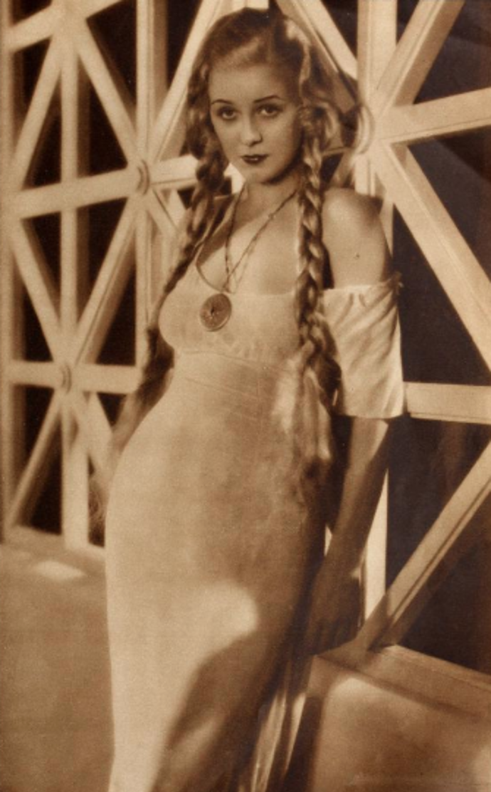 Gloria Stuart v magazínu Cine-Mundial, rok 1935. Byla idolem mnoha žen. Vdaná byla dvakrát a její život byl stejně romantický a dramatický jako její role v Titanicu.
