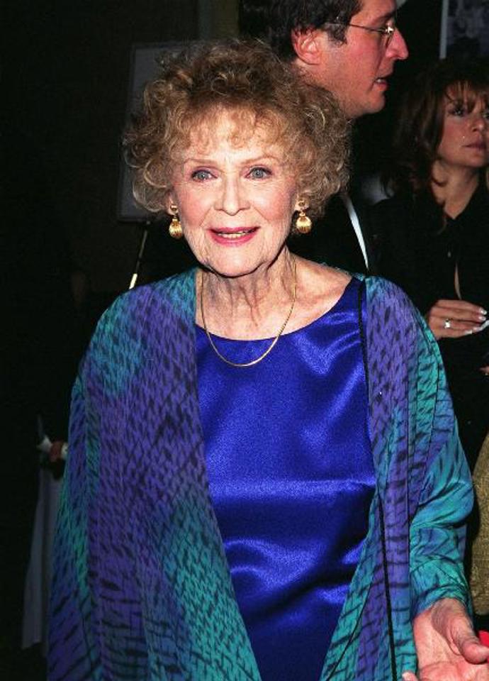 Gloria Stuart uměla stárnout s grácií. Inspirovala svět nejen jako herečka, ale i jako malířka, grafička a aktivistka.
Gloria Stuart uměla stárnout s grácií. Inspirovala svět nejen jako herečka, ale i jako malířka, grafička a aktivistka.