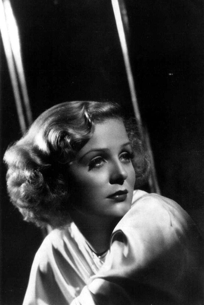 Gloria Stuart oplývala mimořádnou krásou. Patřila k největším kráskám své doby.
