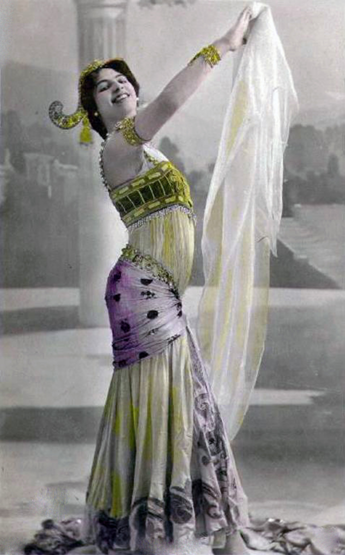 Pohlednice s Mata Hari.
