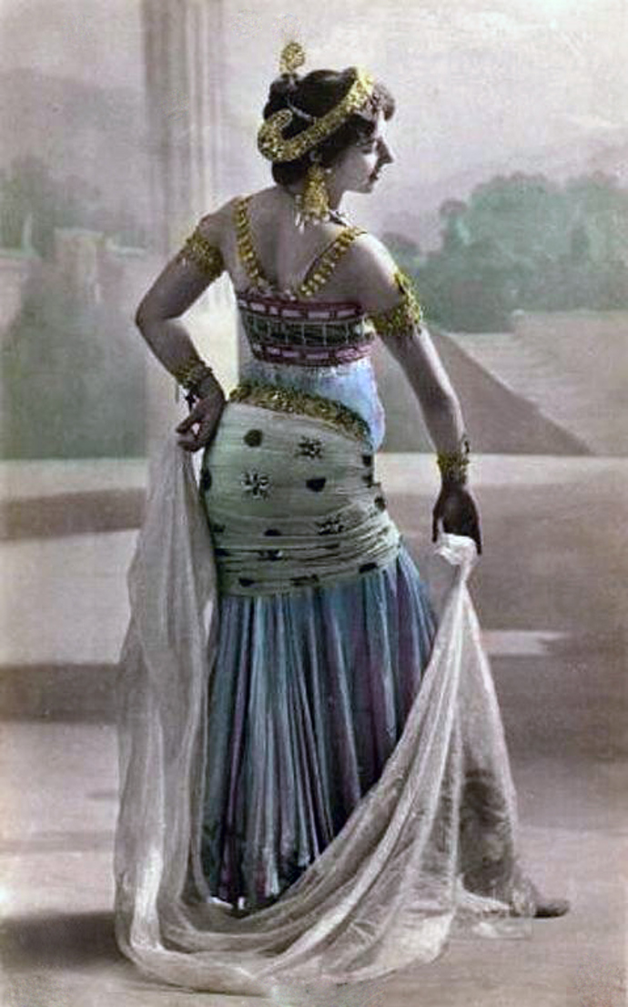 Mata Hari na pohlednici. 

