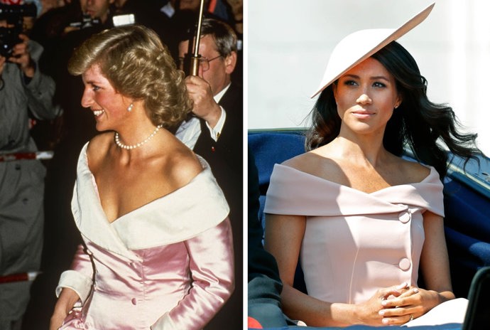 Růžové šaty Carolina Herrera, které Meghan Markle oblékla na Trooping the Colour, byly velmi podobné šatům princezny Diany. Mimochodem, Diana je oblékla při návštěvě Německa v roce 1987.
