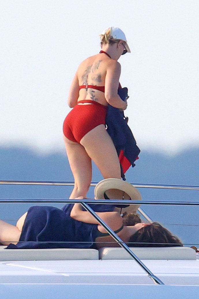 Scarlett Johansson v plavkách